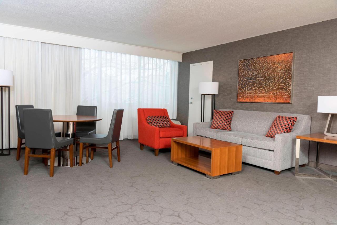 Sonesta Hotel Grand Rapids Airport Kentwood Bagian luar foto