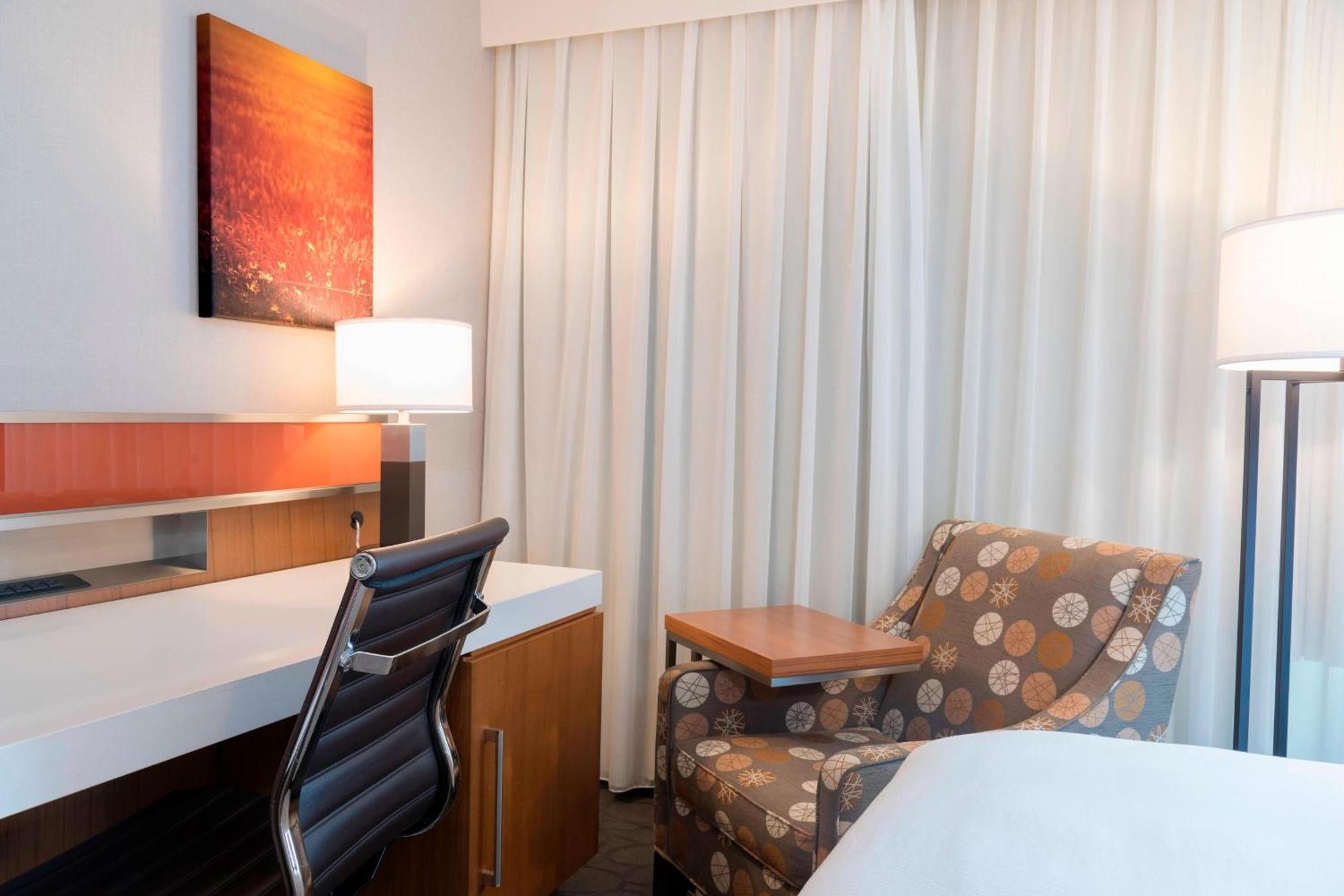 Sonesta Hotel Grand Rapids Airport Kentwood Bagian luar foto