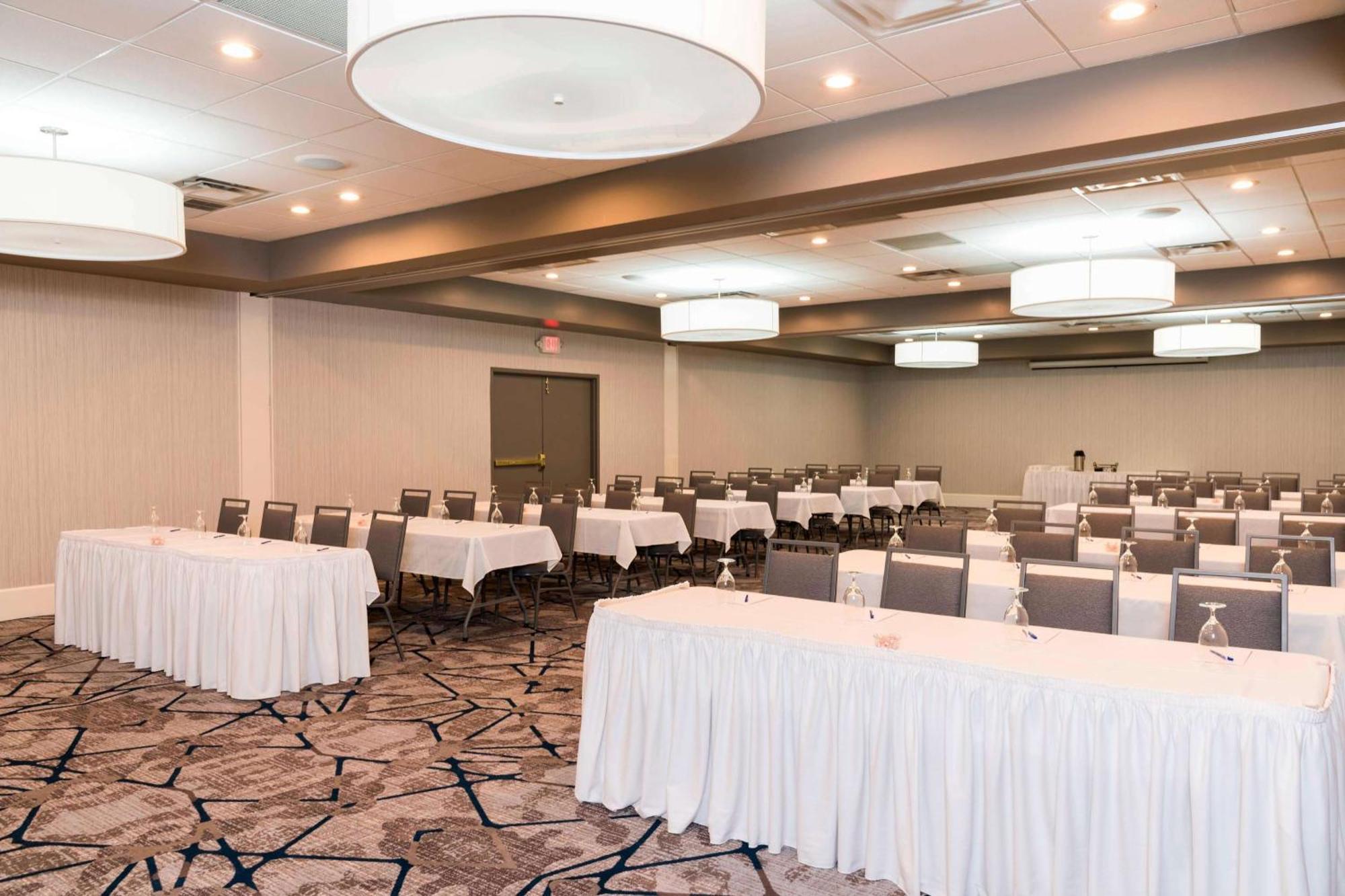 Sonesta Hotel Grand Rapids Airport Kentwood Bagian luar foto