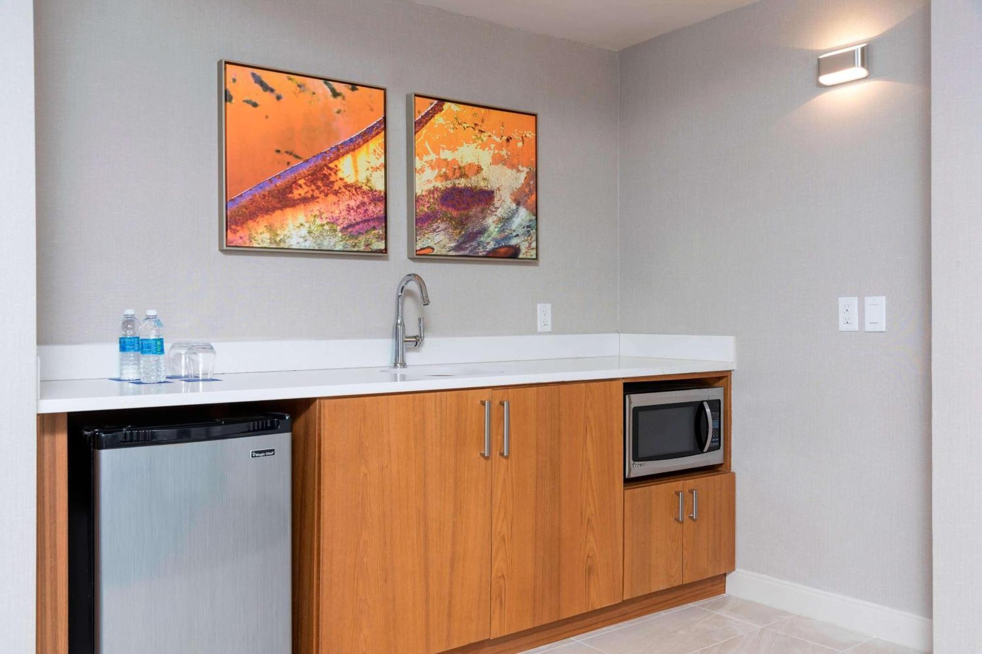 Sonesta Hotel Grand Rapids Airport Kentwood Bagian luar foto